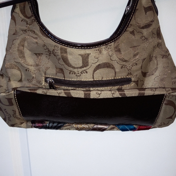 "G" brand handbag! - Picture 3 of 5